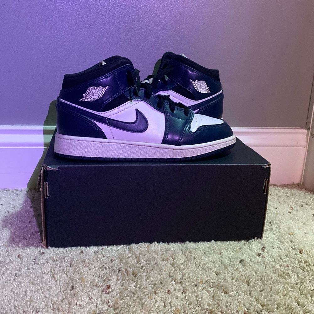 Jordan 1 mid armory navy, with box